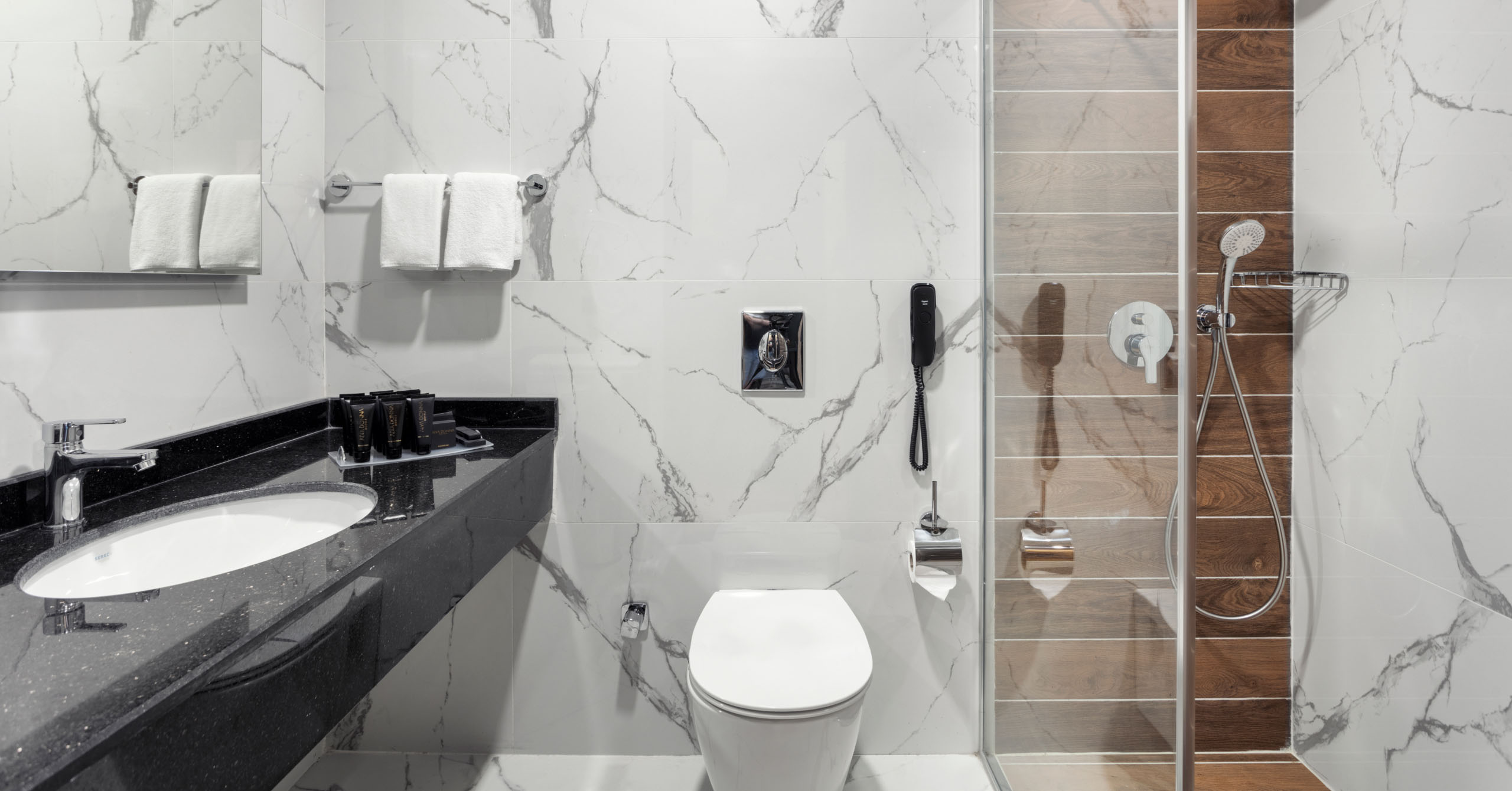 Dobedan Hotel Beach Resort Aile Odası Slider D6