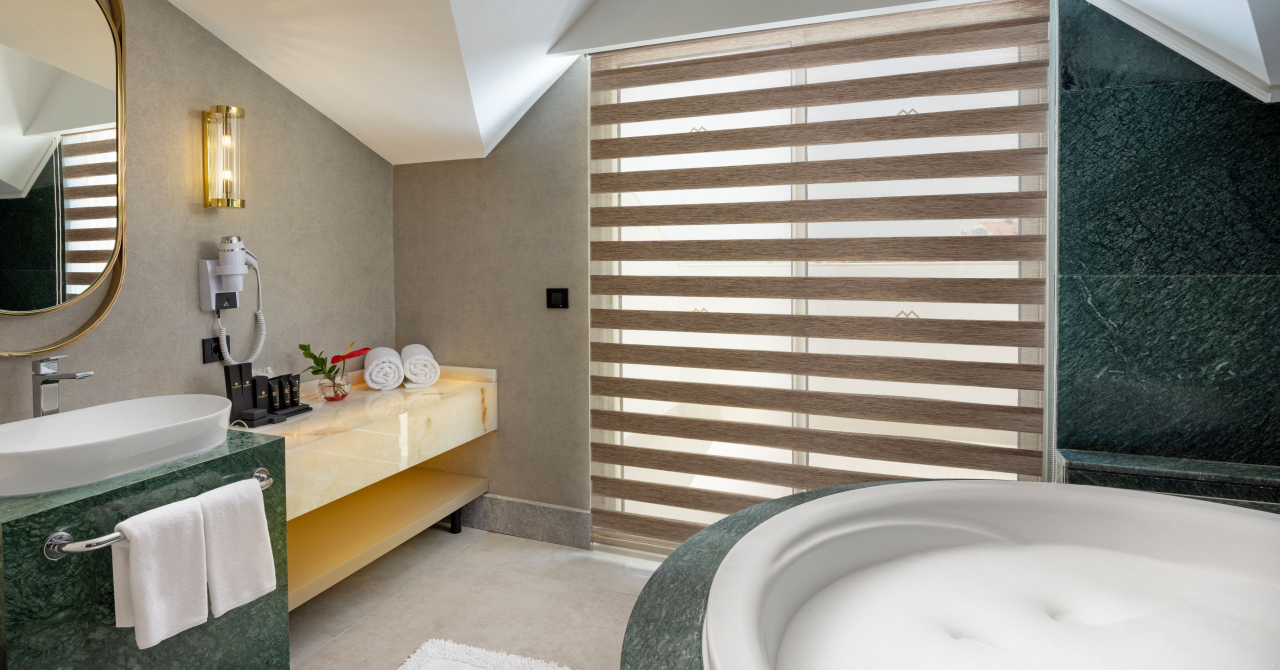 Dobedan Hotel Beach Resort Royal Suit Slider D8