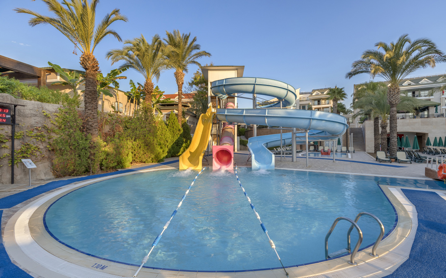 Dobedan Beach Resort Galeri Pool Card06