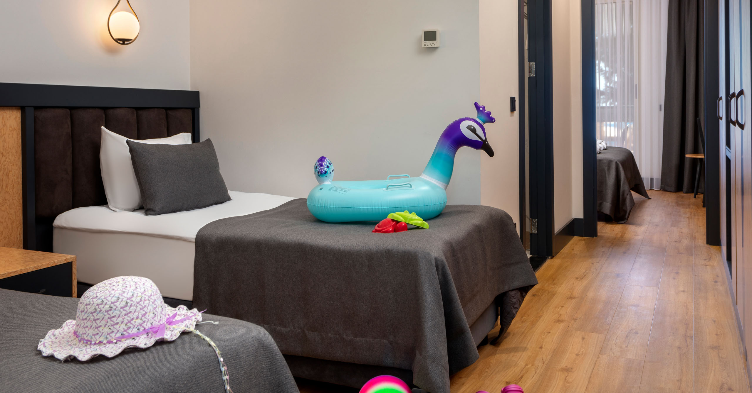 Dobedan Hotel Beach Resort Aile Odası Slider D5