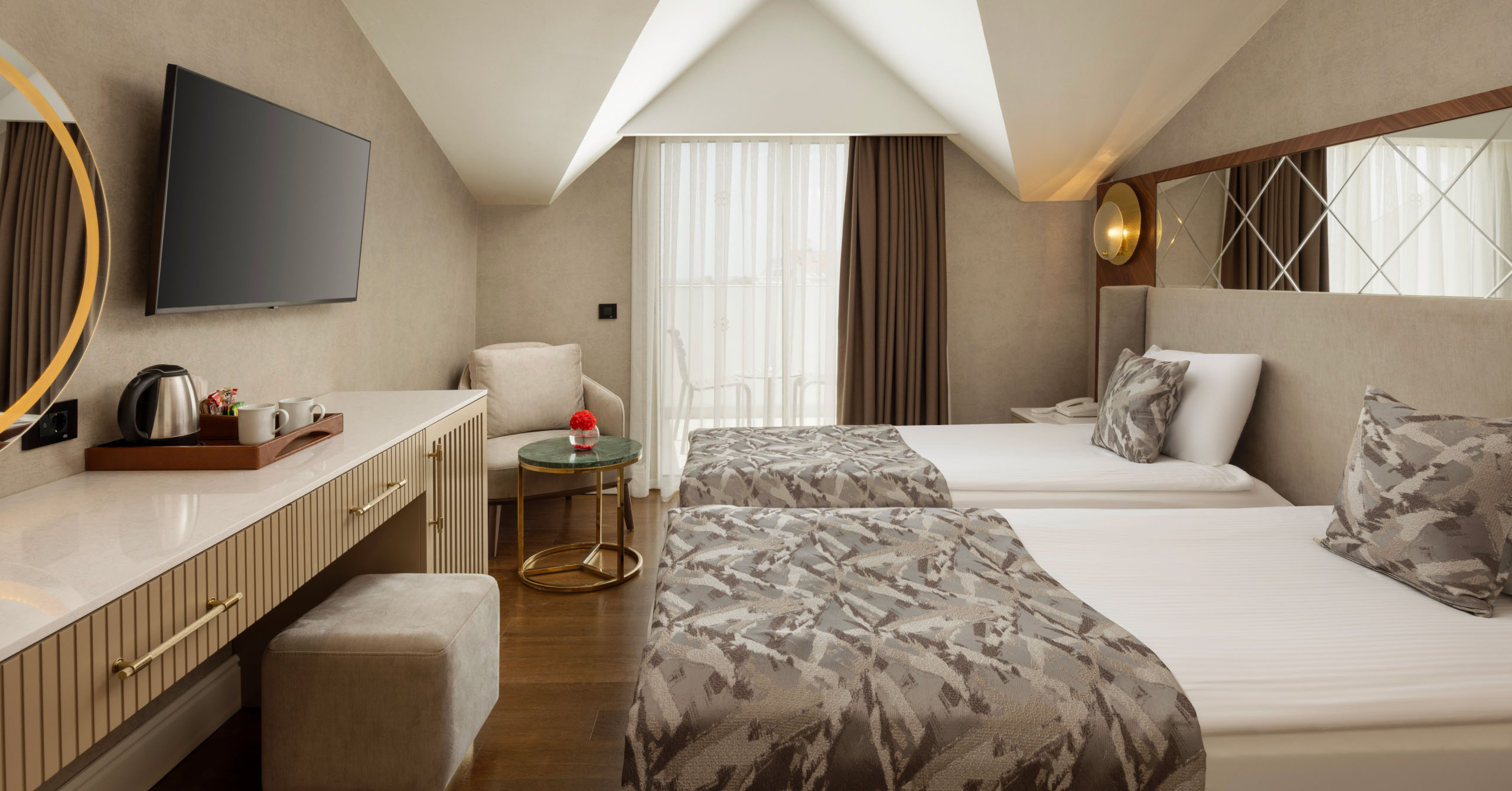 Dobedan Hotel Beach Resort Royal Suit Slider D5