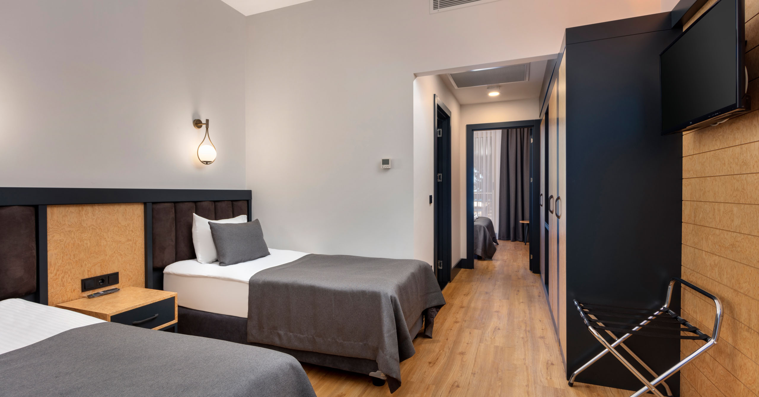 Dobedan Hotel Beach Resort Aile Odası Slider D4