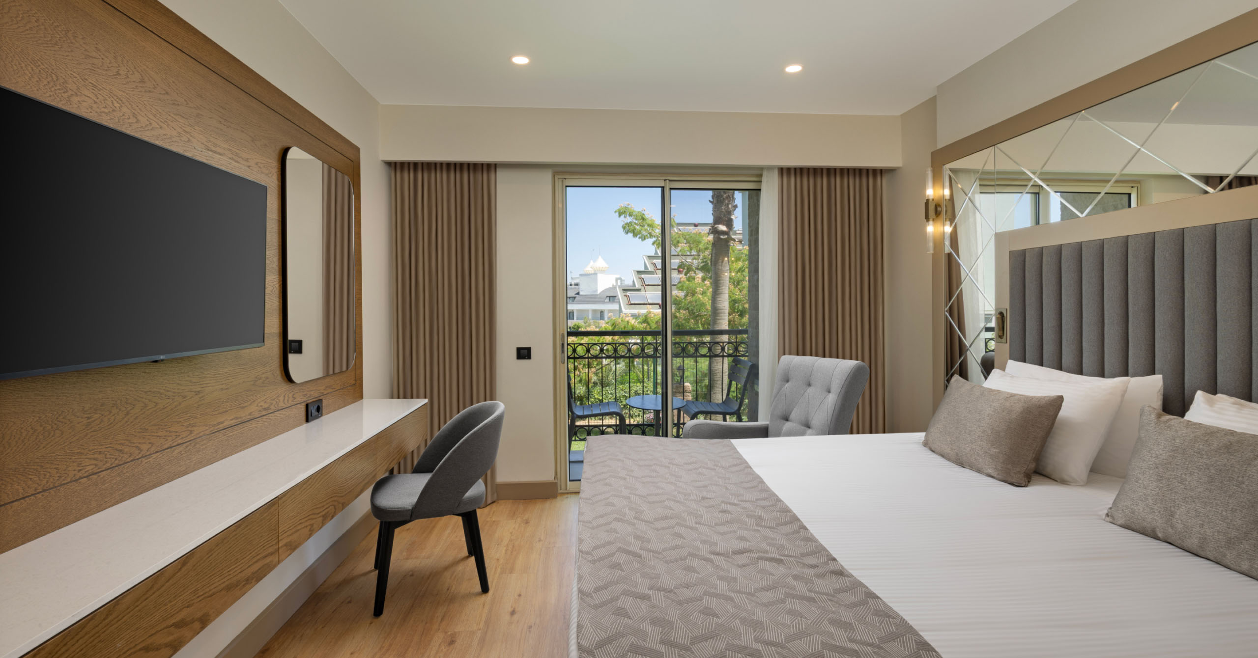 Dobedan Beach Resort Aile Odası Slider D