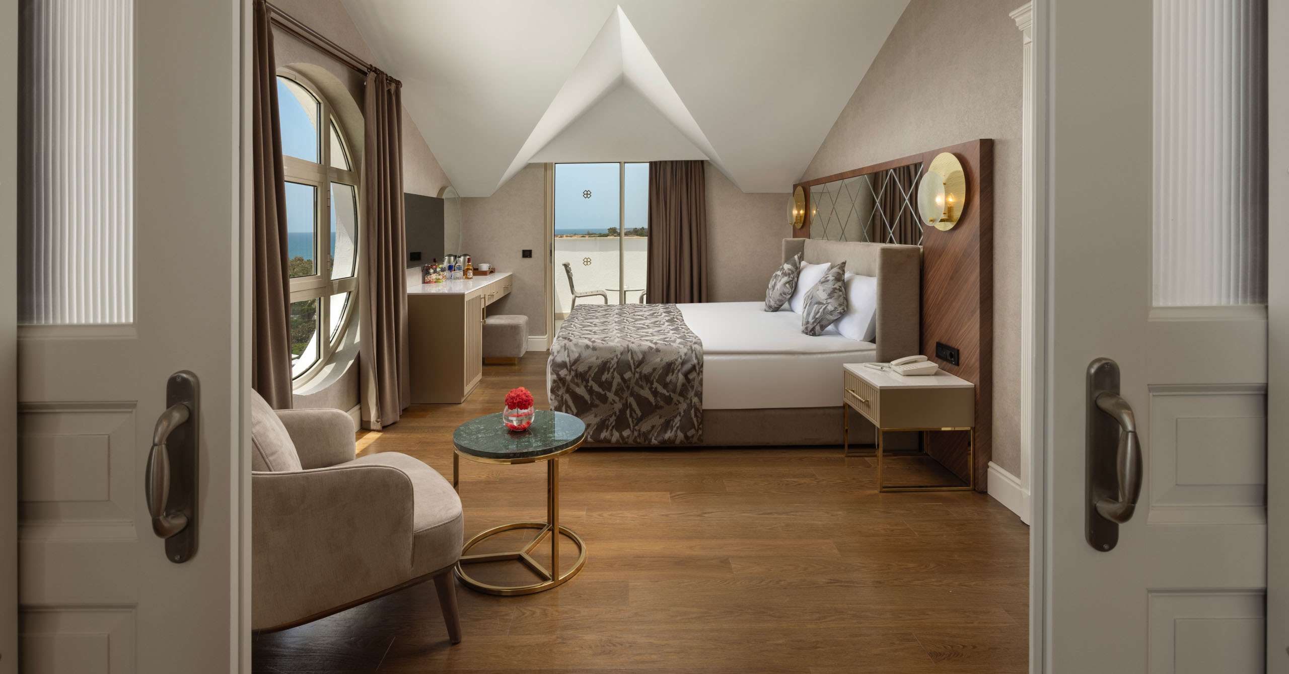 Dobedan Hotel Beach Resort Royal Suit Slider D2