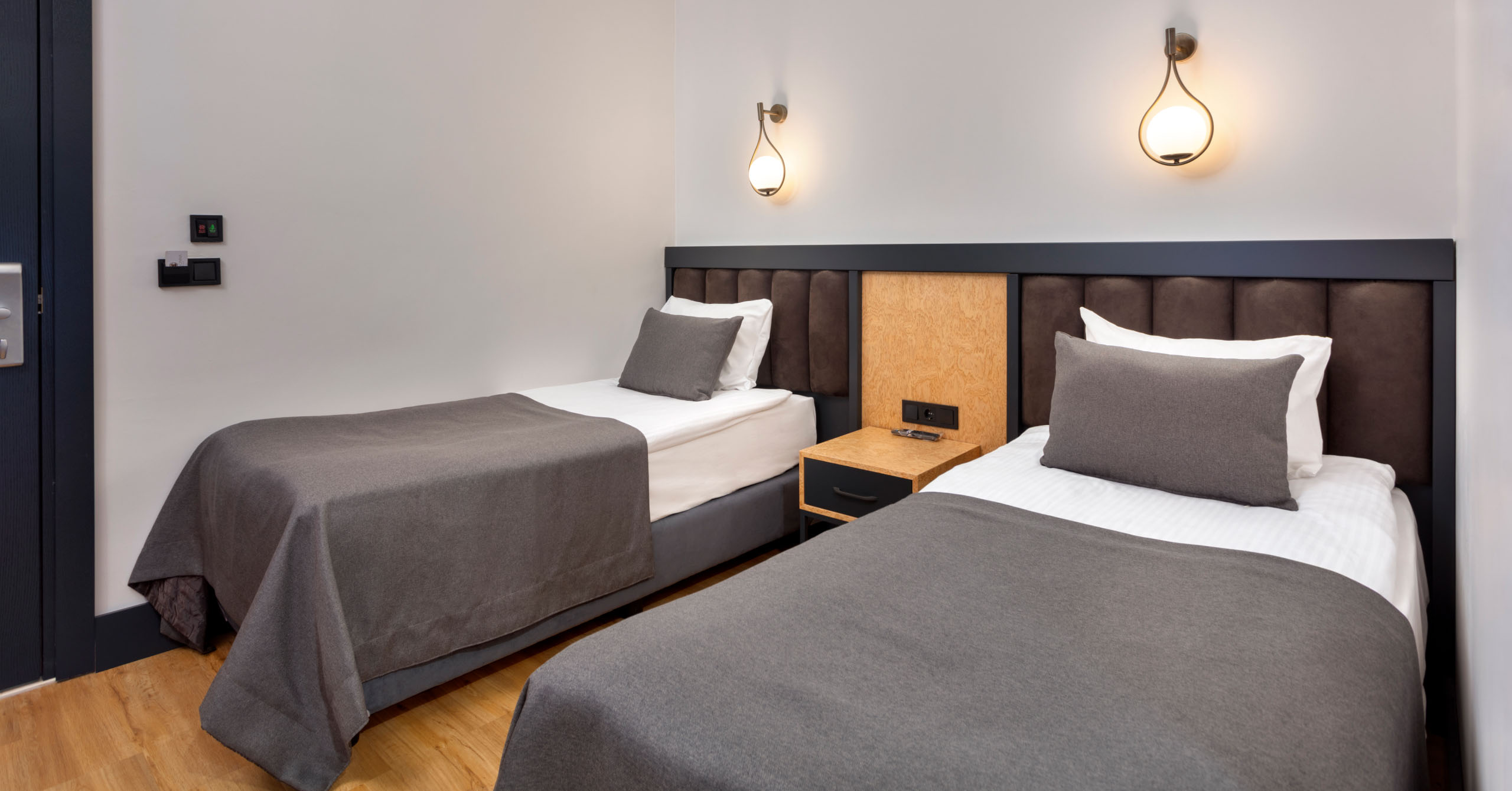 Dobedan Hotel Beach Resort Aile Odası Slider D3