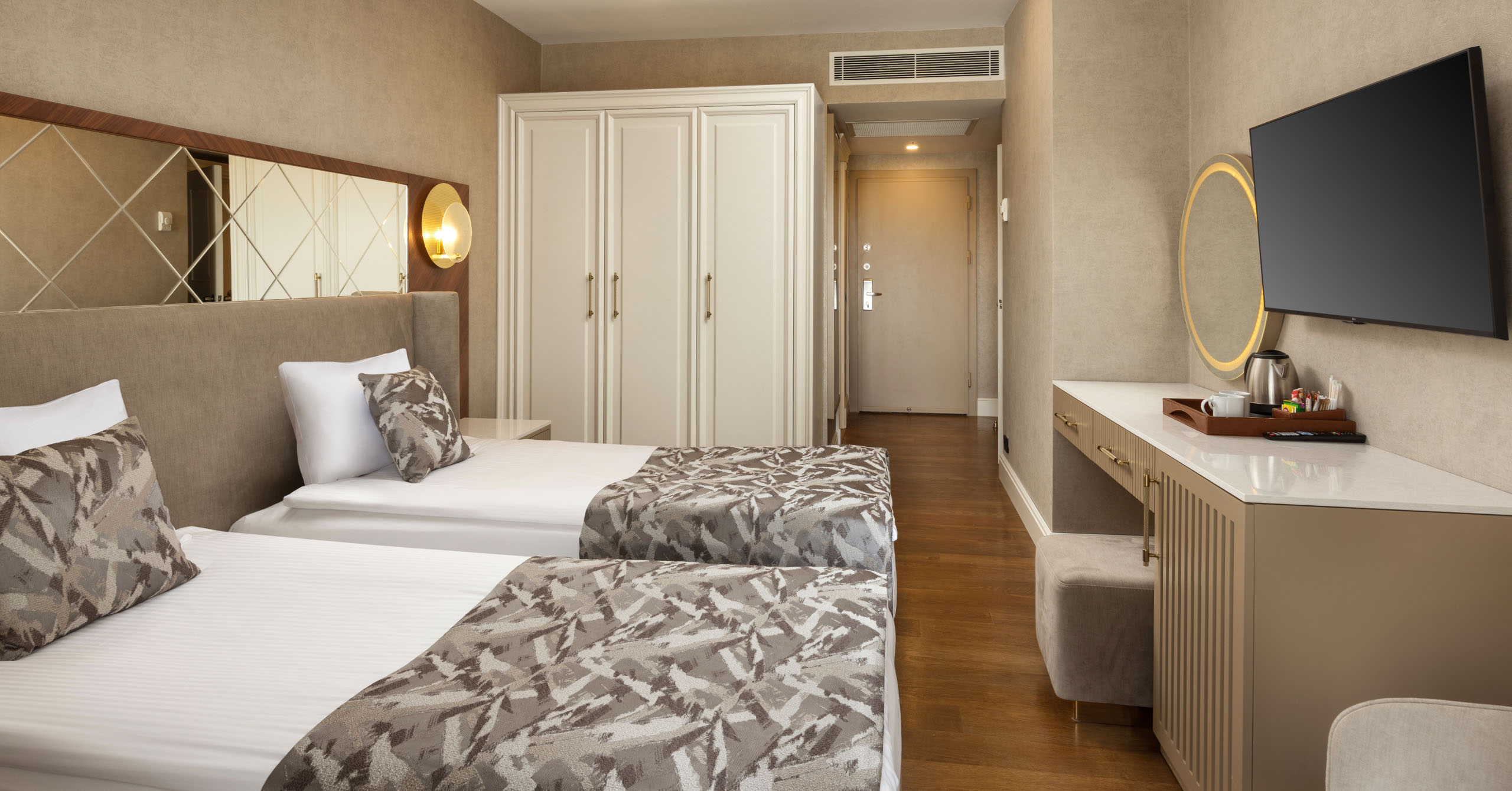 Dobedan Hotel Beach Resort Royal Suit Slider D6