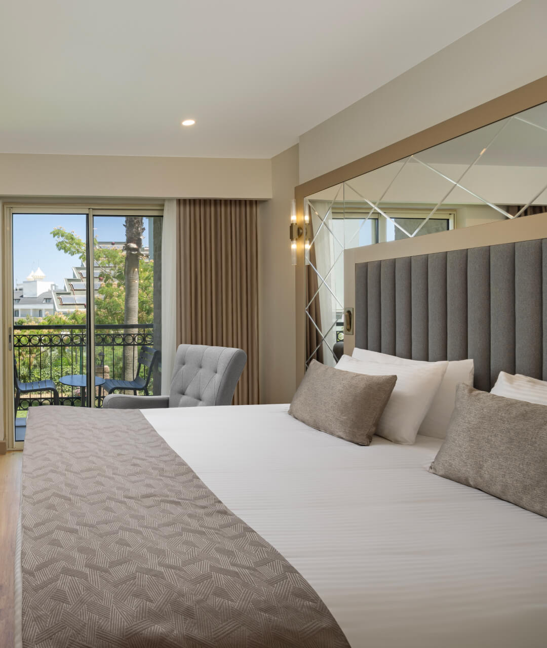 Dobedan Beach Resort Aile Odası Swiper Slider