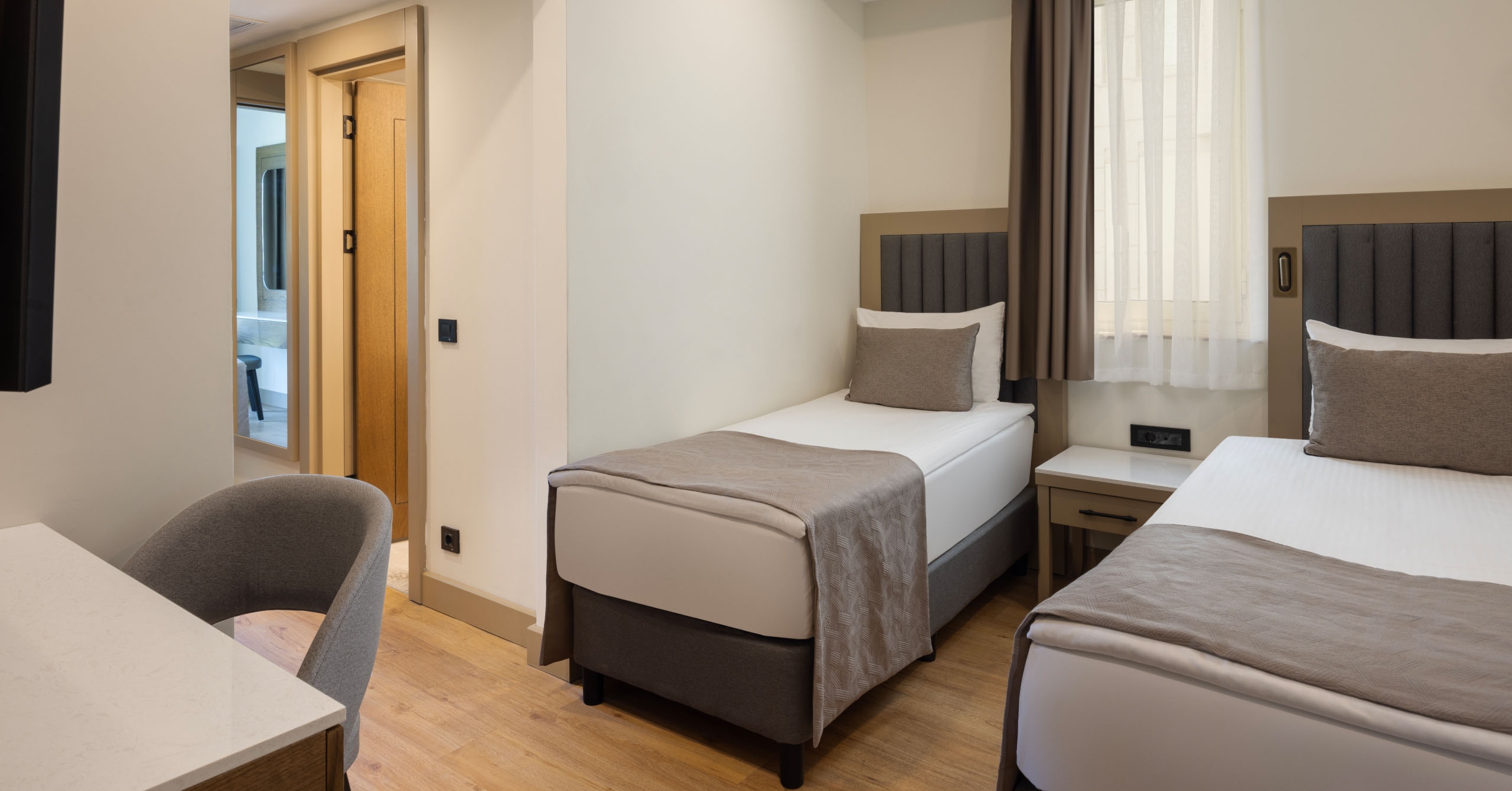 Dobedan Beach Resort Aile Odası Slider D2