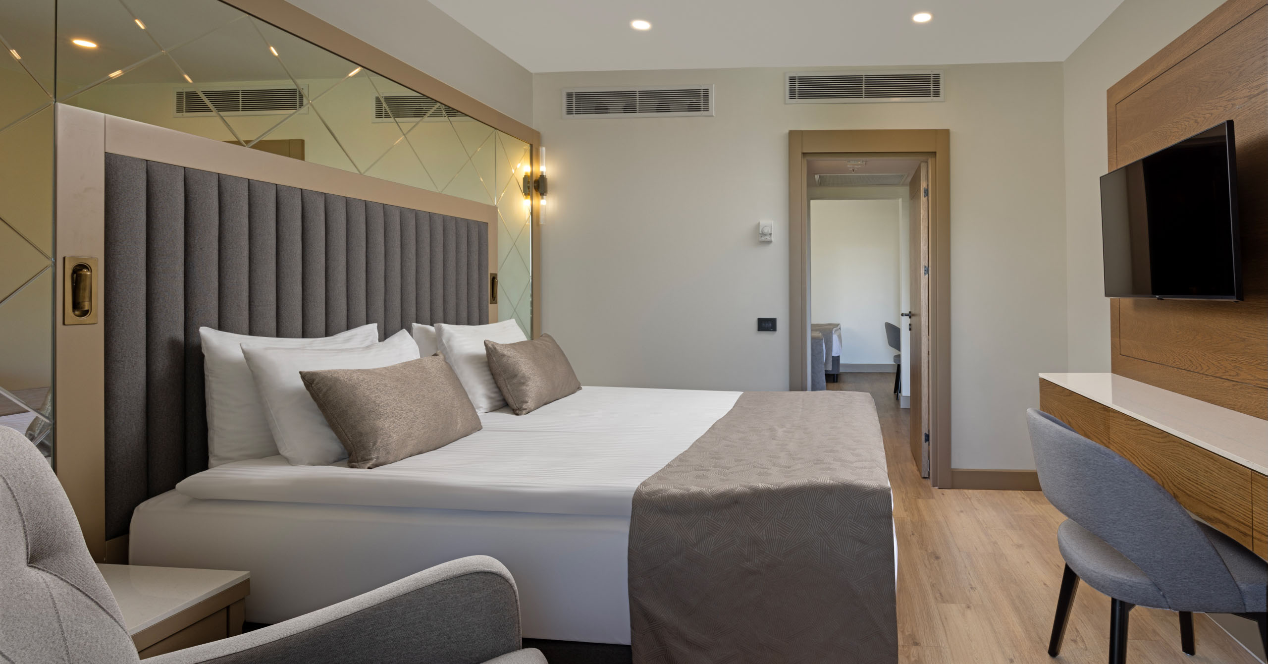 Dobedan Beach Resort Aile Odası Slider D1