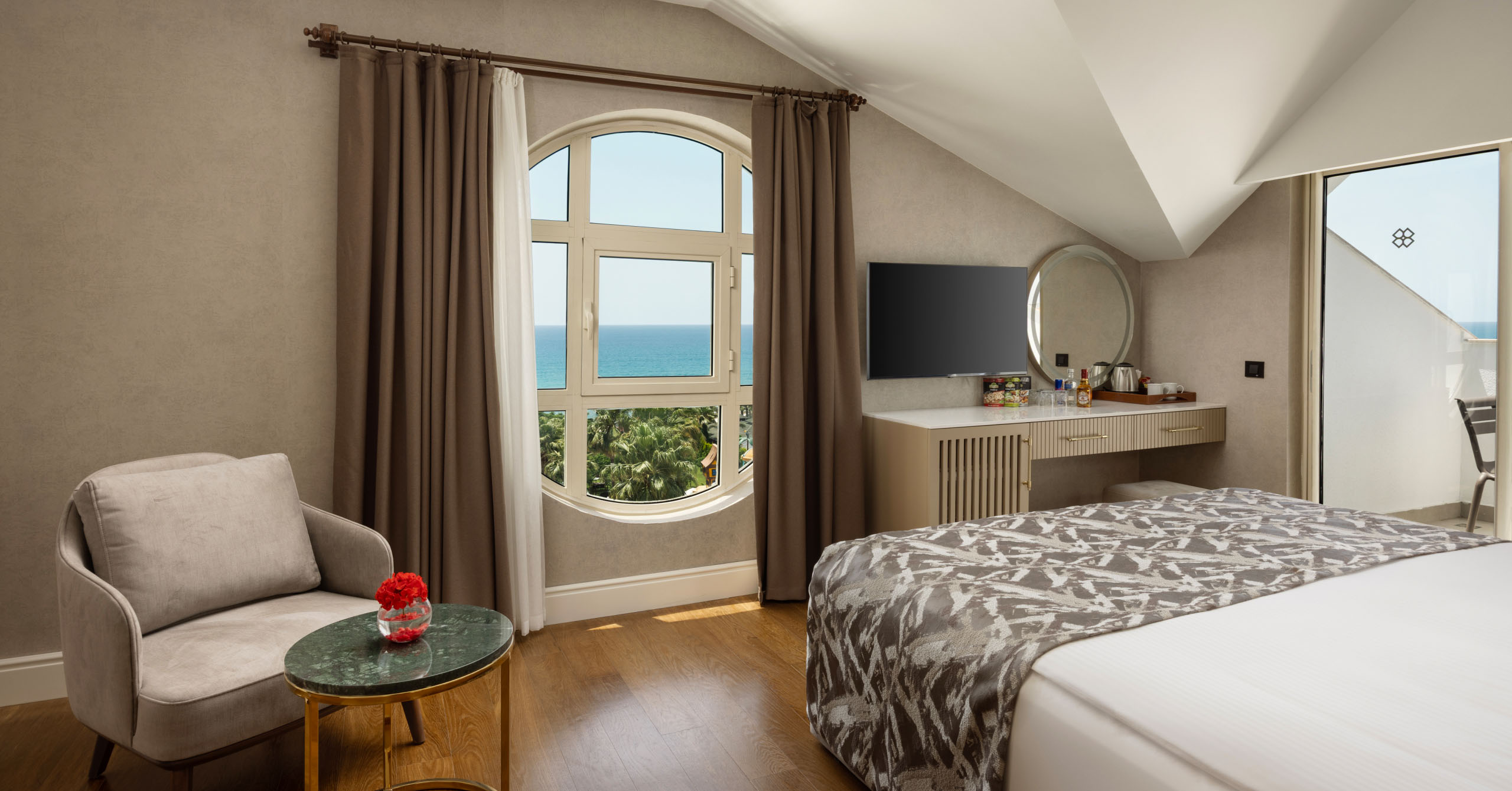 Dobedan Hotel Beach Resort Royal Suit Slider D3