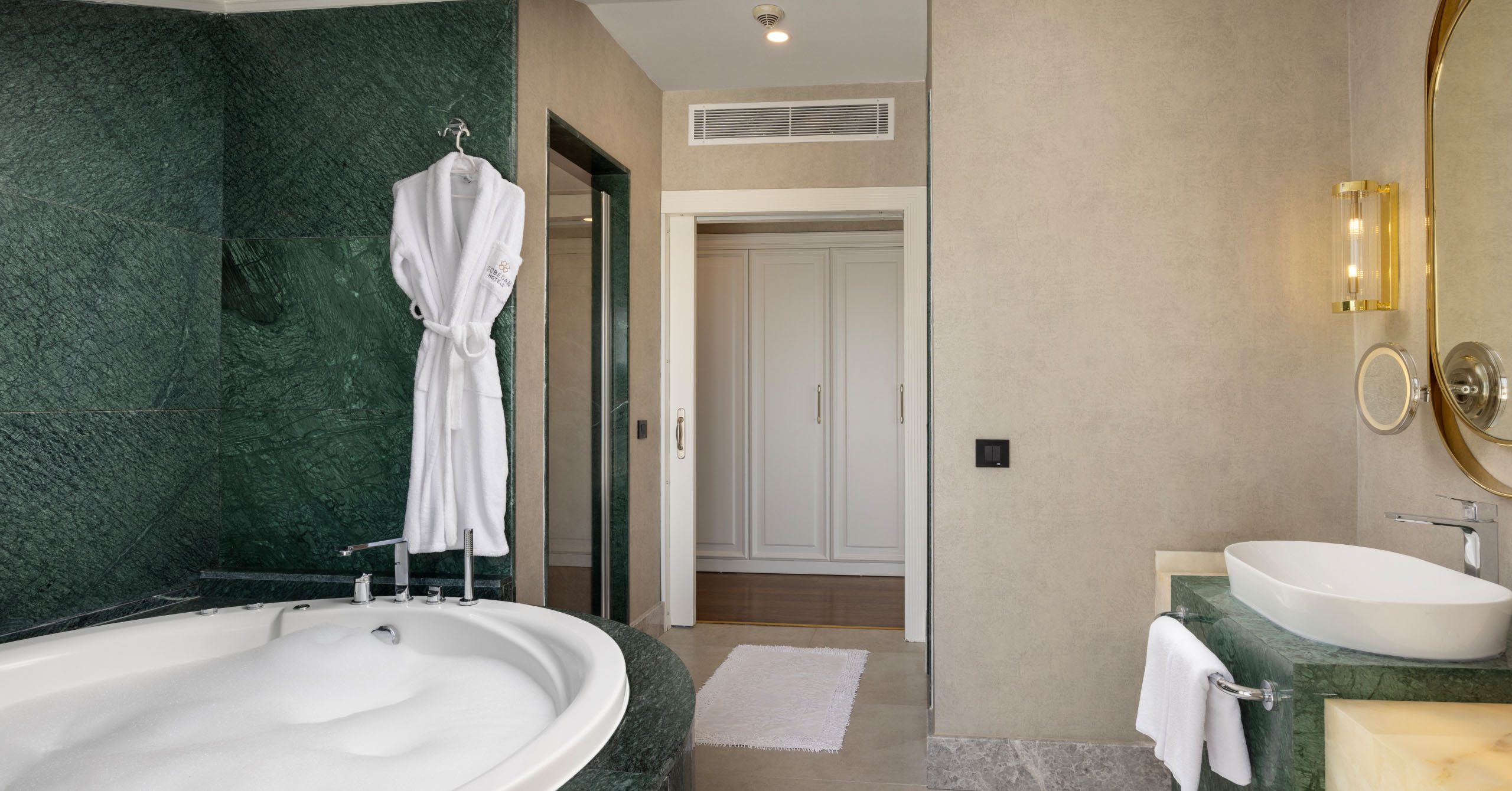 Dobedan Hotel Beach Resort Royal Suit Slider D10