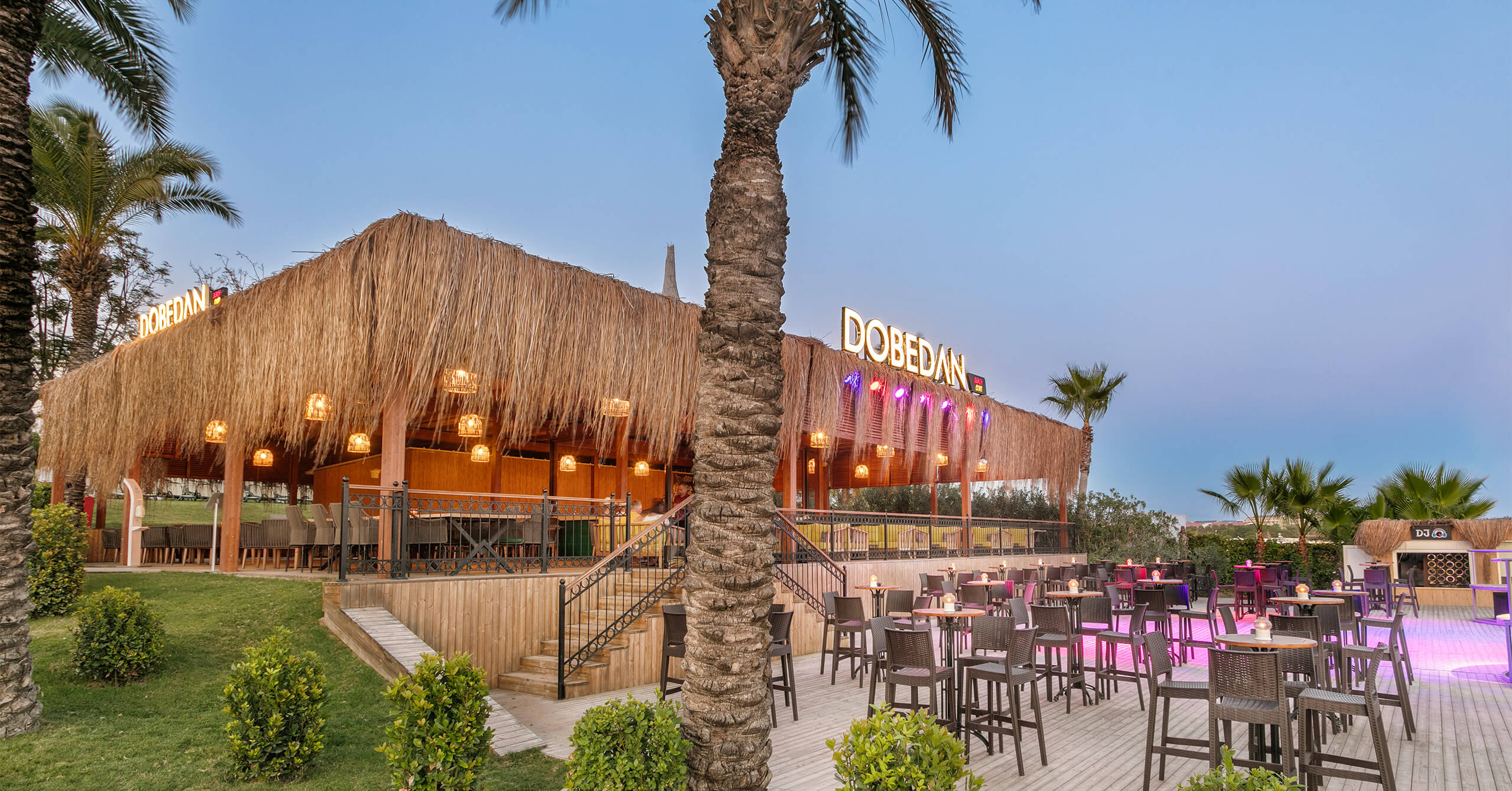 Dobedan Beach Resort Dobedan Bar Slider
